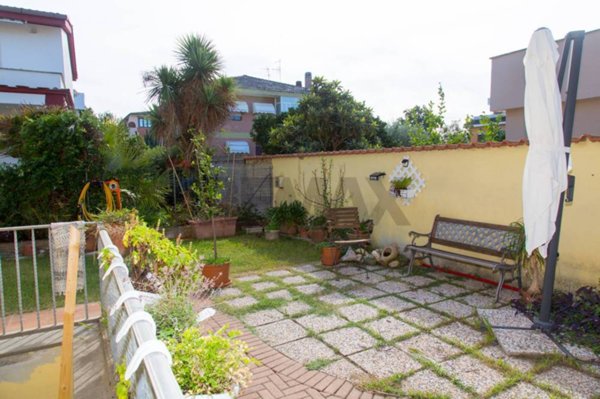 casa indipendente in vendita ad Anzio in zona Stazione