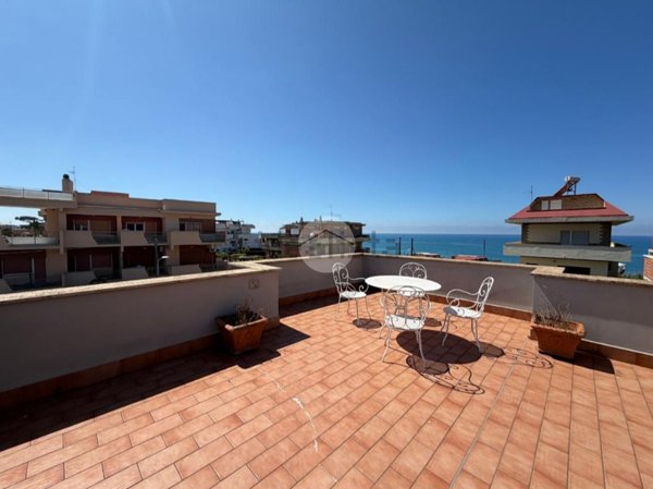 appartamento in vendita ad Anzio in zona Mare