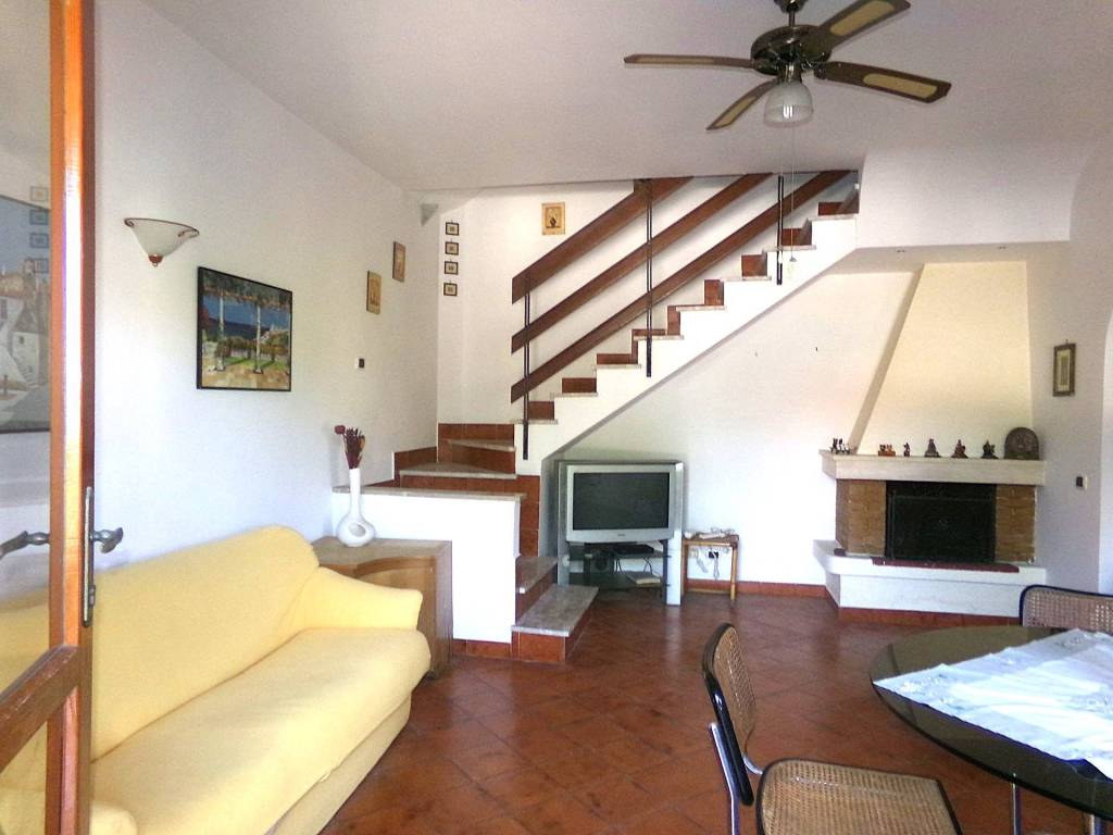 casa indipendente in vendita ad Anzio in zona Cincinnato