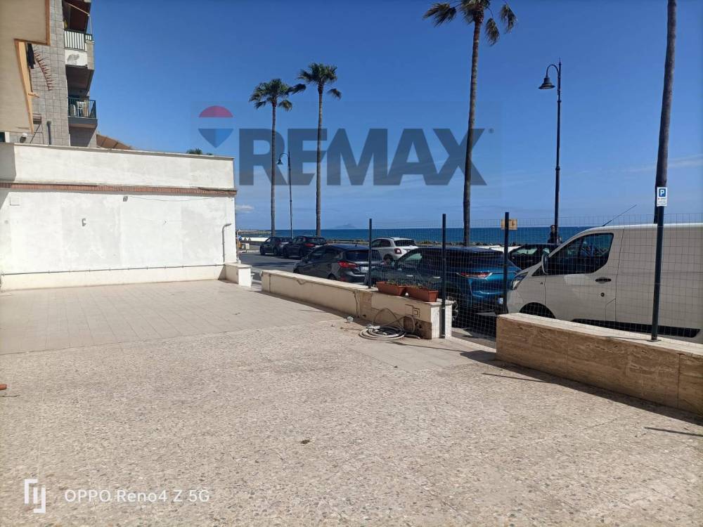 locale commerciale in vendita ad Anzio in zona Mare