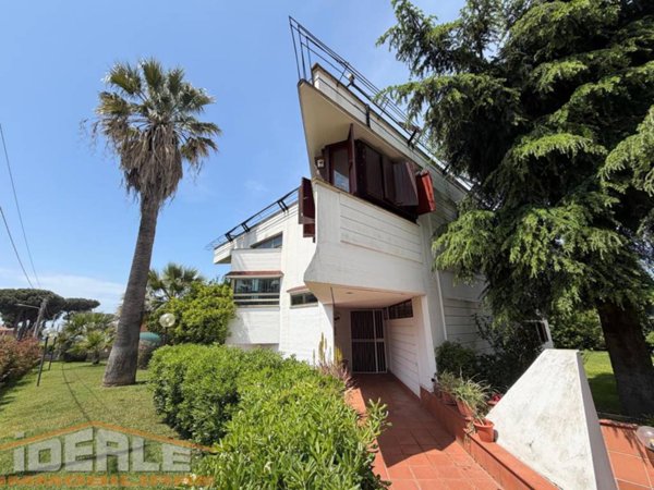 casa indipendente in vendita ad Anzio in zona Lido dei Pini