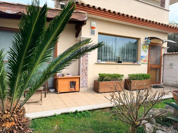 casa indipendente in vendita ad Anzio in zona Stazione