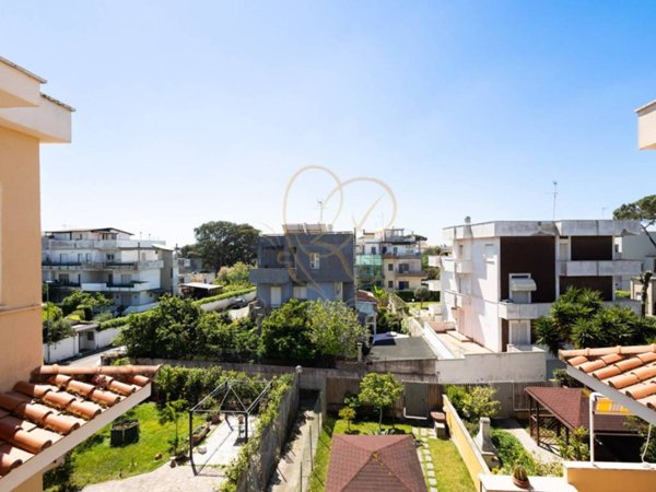 appartamento in vendita ad Anzio in zona Mare