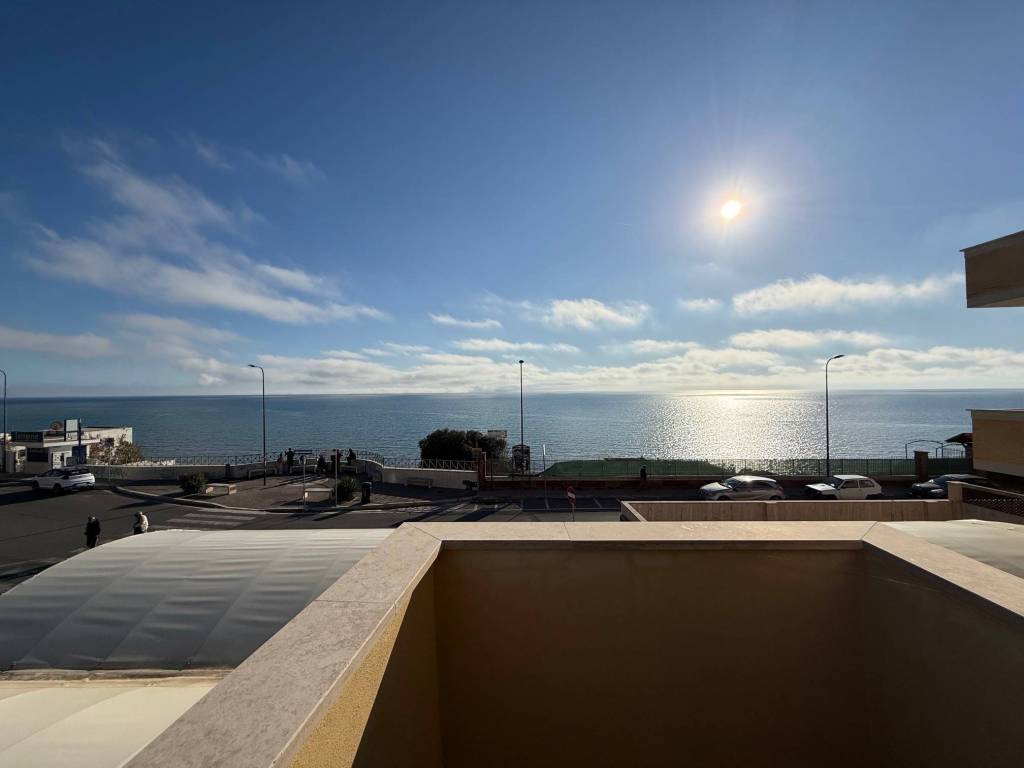 appartamento in vendita ad Anzio in zona Mare