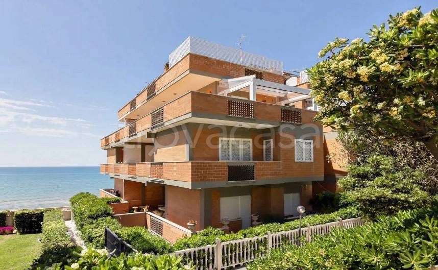 appartamento in vendita ad Anzio in zona Mare