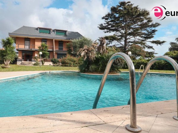 casa indipendente in vendita ad Anzio in zona Mare