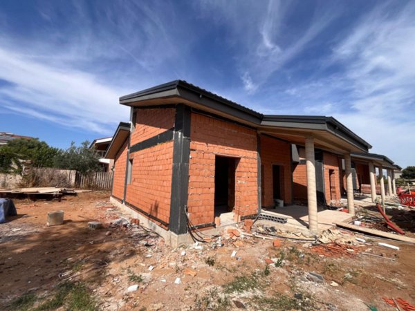 casa semindipendente in vendita ad Anzio in zona Mare