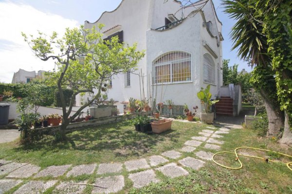 casa indipendente in vendita ad Anzio in zona Mare