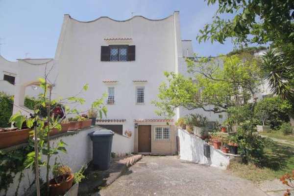 casa indipendente in vendita ad Anzio in zona Mare