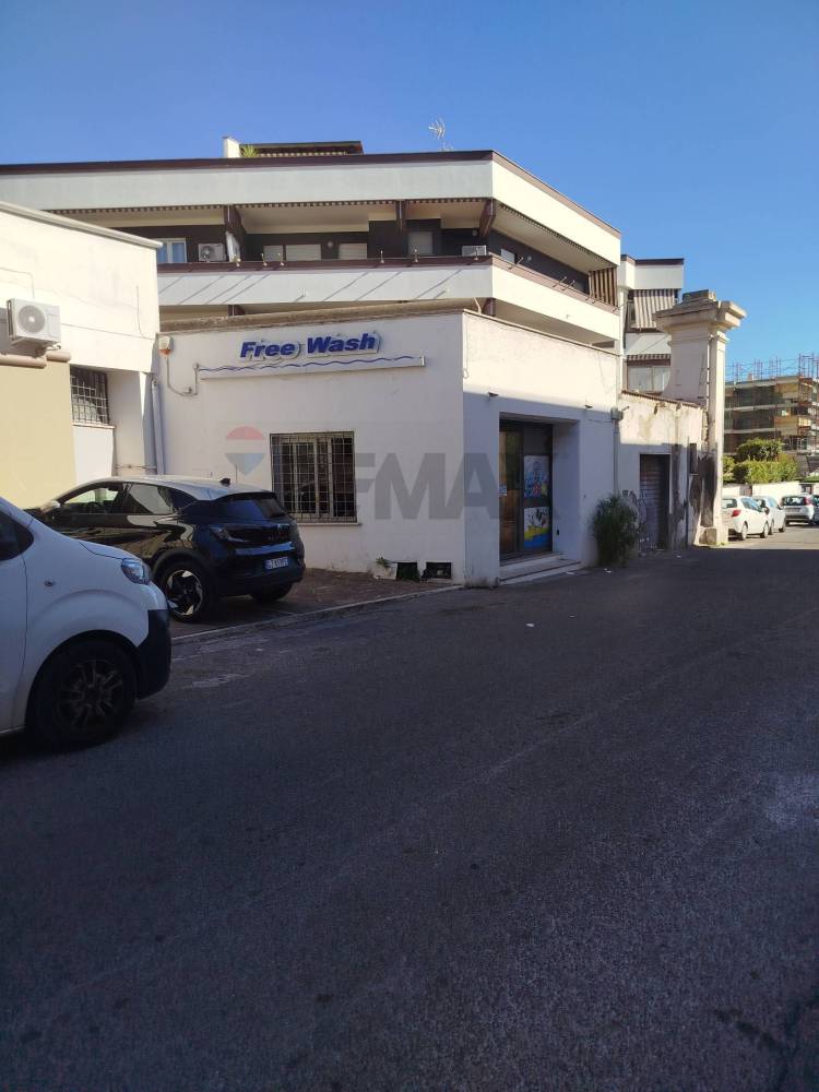 locale commerciale in vendita ad Anzio