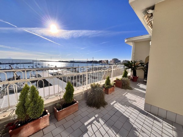 appartamento in vendita ad Anzio in zona Mare
