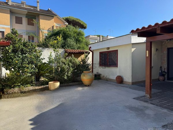 casa indipendente in vendita ad Anzio in zona Lido delle Sirene