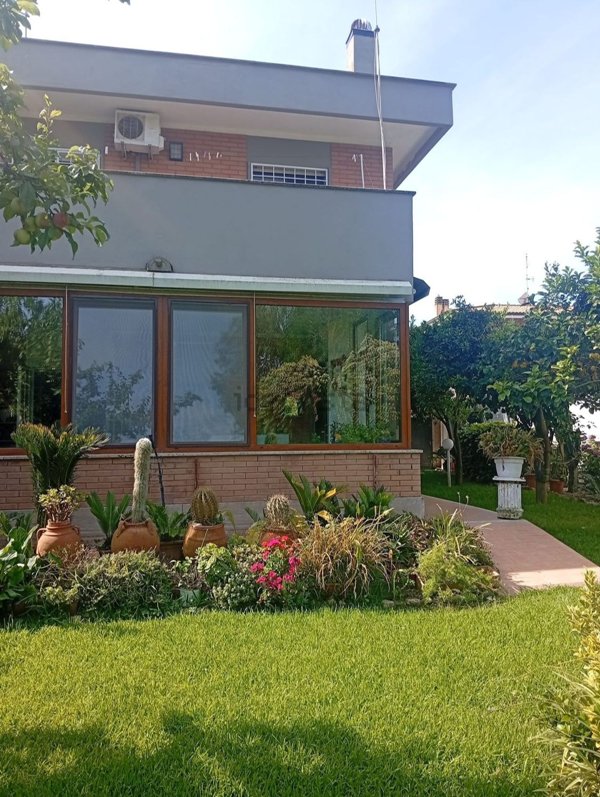 casa indipendente in vendita ad Anzio