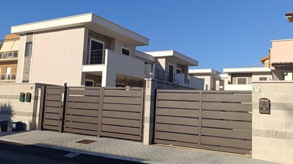 casa indipendente in vendita ad Anzio in zona Mare