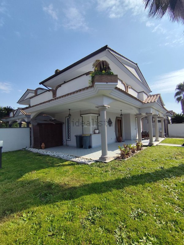 casa indipendente in vendita ad Anzio in zona Villa Claudia