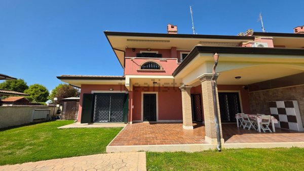 casa indipendente in vendita ad Anzio in zona Villa Claudia