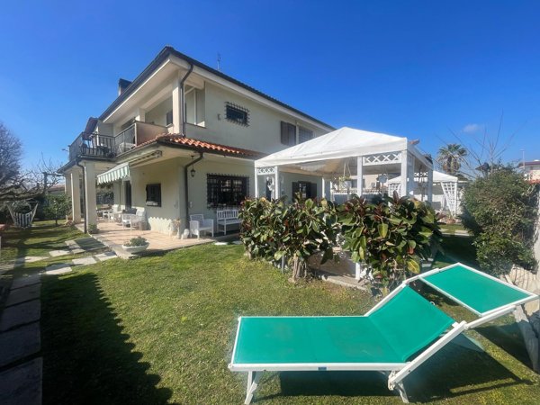casa indipendente in vendita ad Anzio