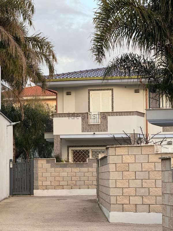 casa indipendente in vendita ad Anzio in zona Cincinnato