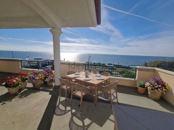 casa indipendente in vendita ad Anzio in zona Cincinnato