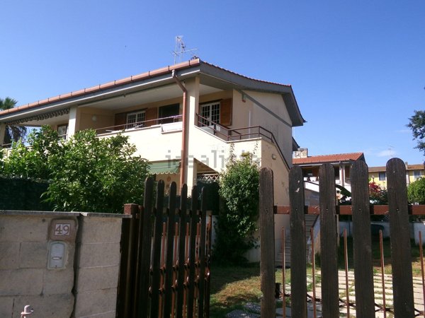 casa indipendente in vendita ad Anzio in zona Mare