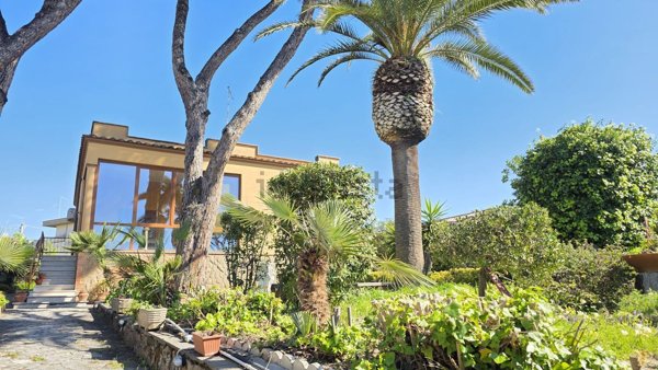 casa indipendente in vendita ad Anzio in zona Marechiaro