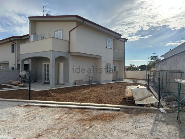 casa indipendente in vendita ad Anzio in zona Villa Claudia
