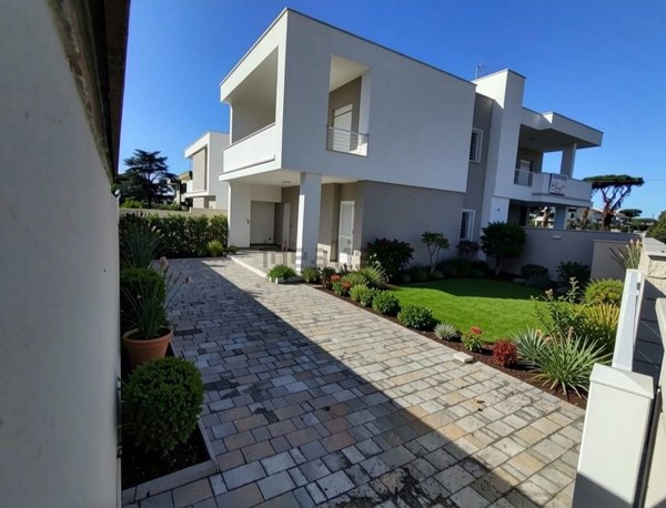 casa indipendente in vendita ad Anzio