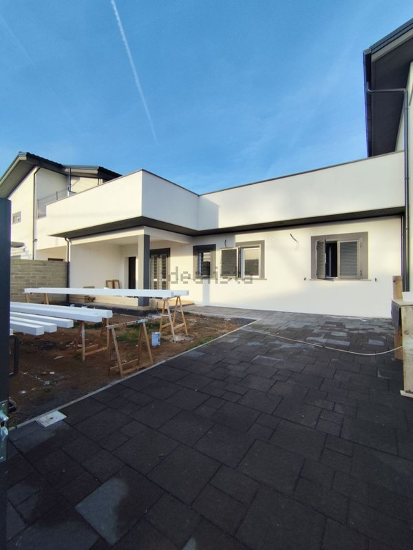 casa indipendente in vendita ad Anzio