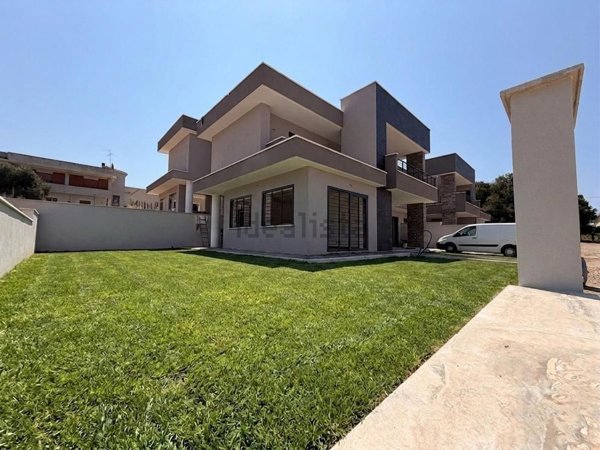 casa indipendente in vendita ad Anzio in zona Villa Claudia
