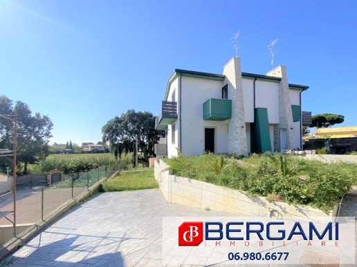 casa indipendente in vendita ad Anzio in zona Stazione