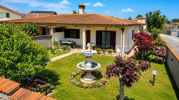 casa indipendente in vendita ad Anzio in zona Villa Claudia