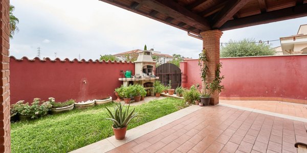 casa indipendente in vendita ad Anzio