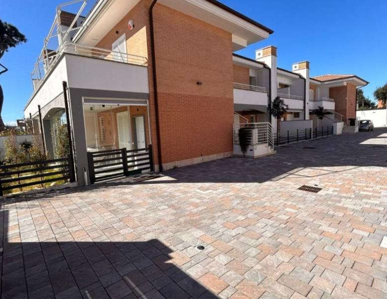 appartamento in vendita ad Anzio in zona Mare
