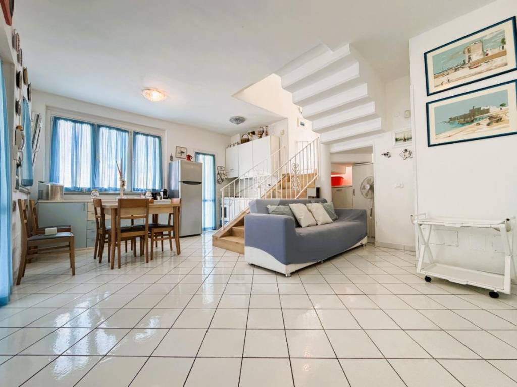 casa indipendente in vendita ad Anzio in zona Cincinnato