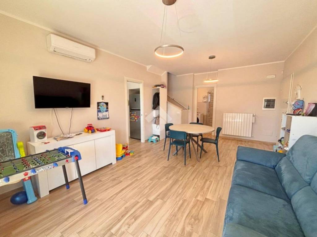 casa indipendente in vendita ad Anzio in zona Villa Claudia
