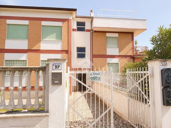 casa indipendente in vendita ad Anzio in zona Villa Claudia