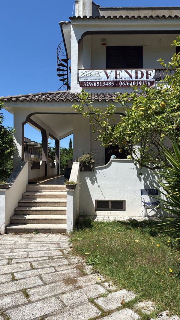 casa indipendente in vendita ad Anzio in zona Mare