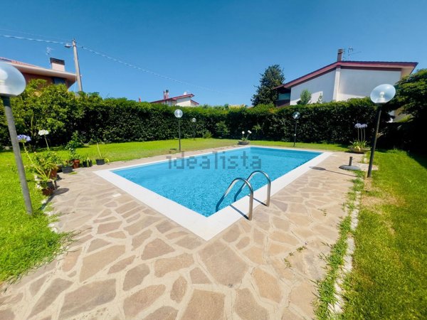 casa indipendente in vendita ad Anzio in zona Villa Claudia