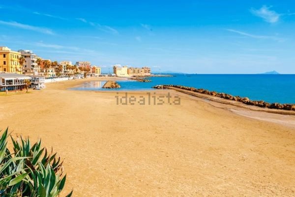 appartamento in vendita ad Anzio in zona Mare