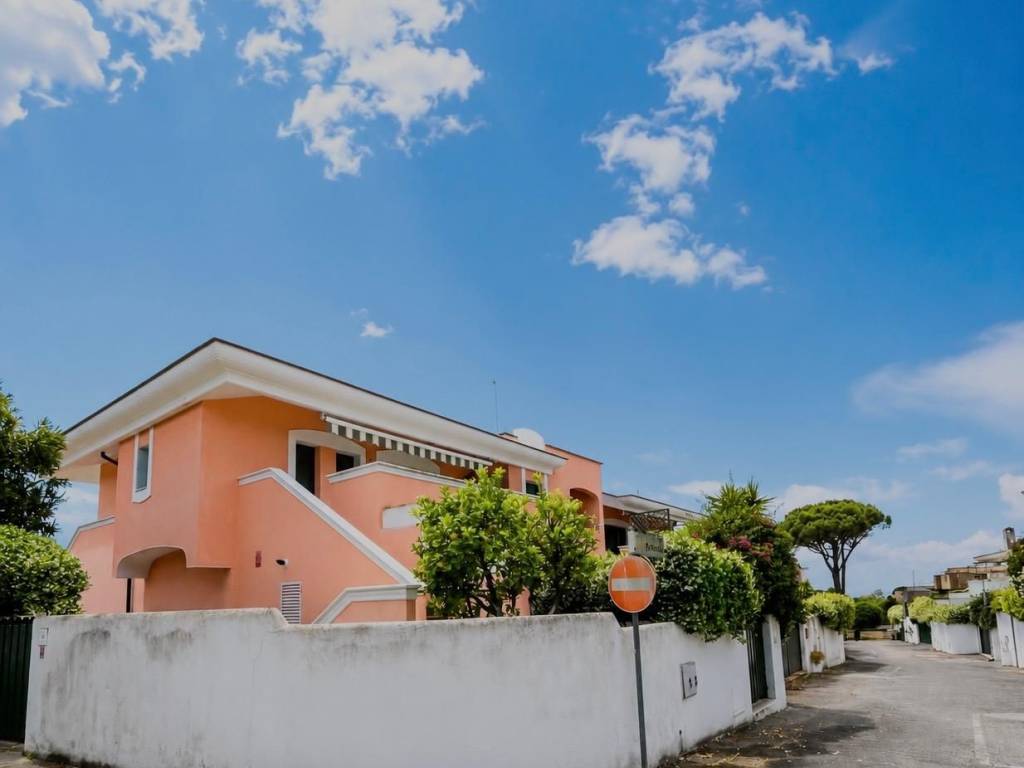 casa indipendente in vendita ad Anzio in zona Lido delle Sirene