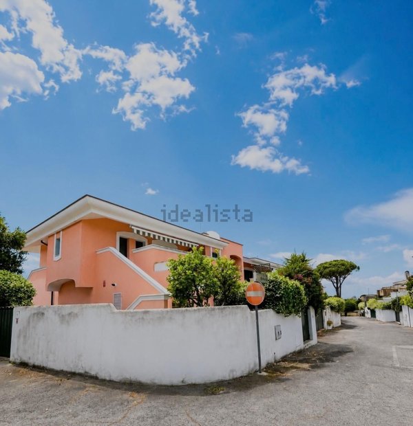 appartamento in vendita ad Anzio in zona Villa Claudia