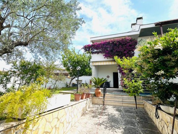 casa indipendente in vendita ad Anzio in zona Cincinnato