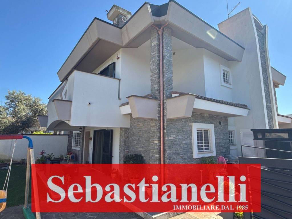 casa indipendente in vendita ad Anzio in zona Mare