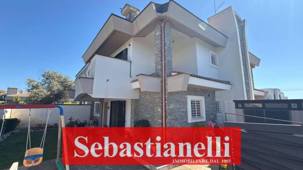 casa indipendente in vendita ad Anzio in zona Mare