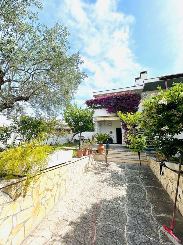 casa indipendente in vendita ad Anzio in zona Villa Claudia