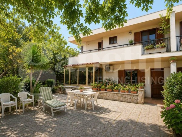casa indipendente in vendita ad Anzio in zona Lido dei Pini