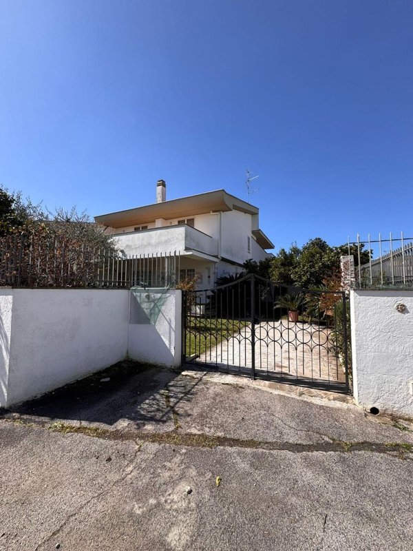 casa indipendente in vendita ad Anzio