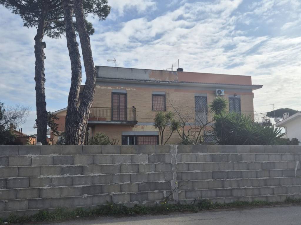 casa indipendente in vendita ad Anzio in zona Villa Claudia