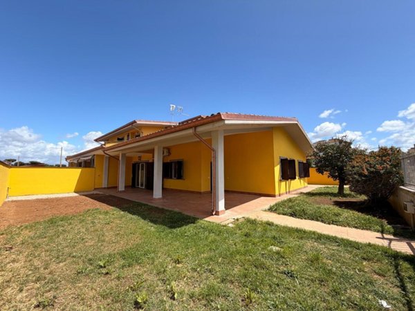 casa indipendente in vendita ad Anzio in zona Villa Claudia