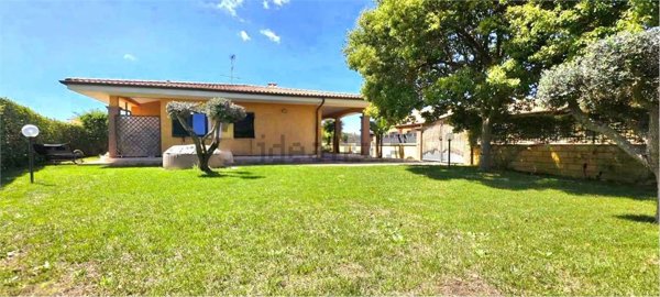 casa indipendente in vendita ad Anzio in zona Villa Claudia